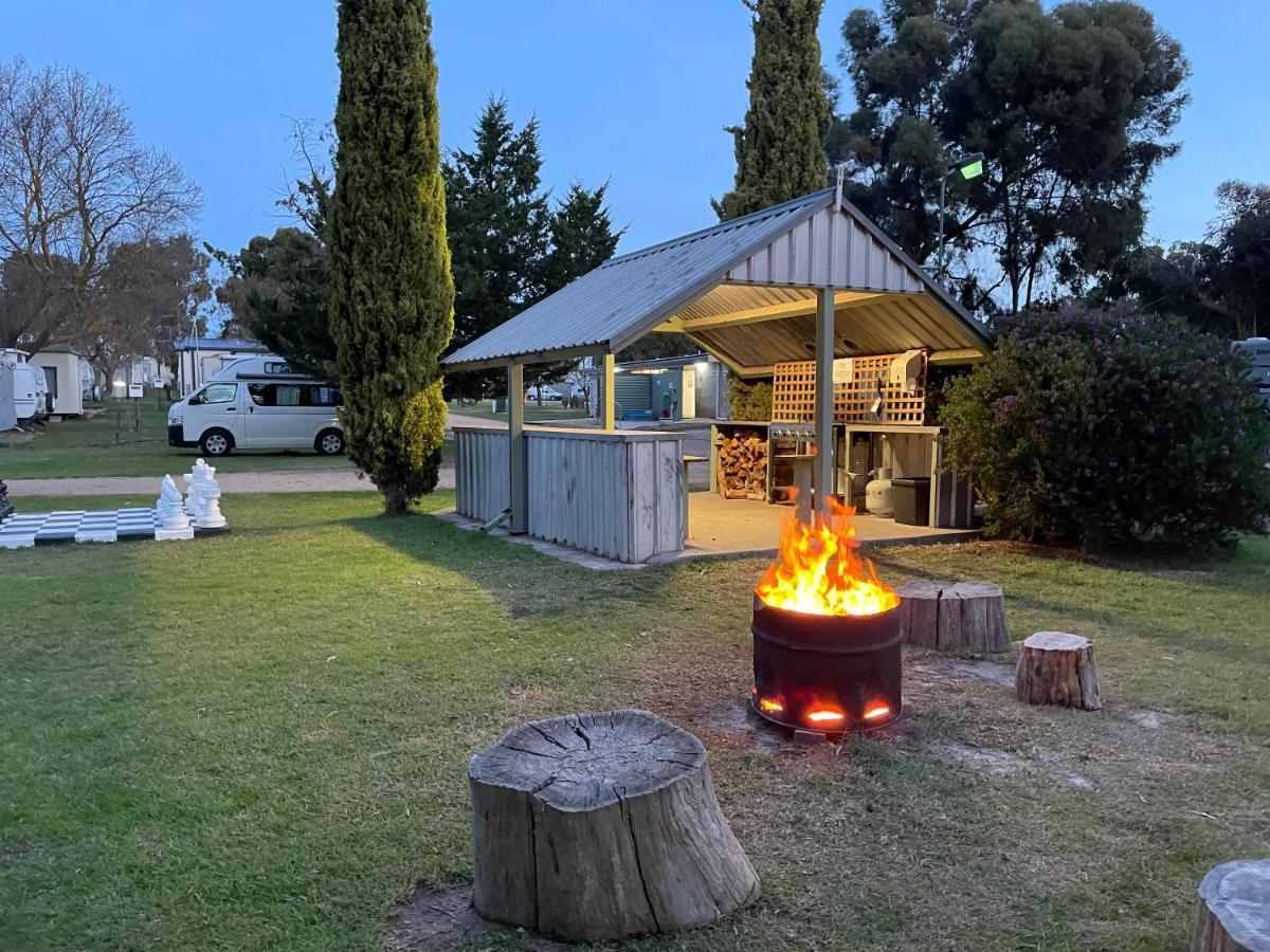 Acacia Caravan Park & Holiday Units Арарат Экстерьер фото