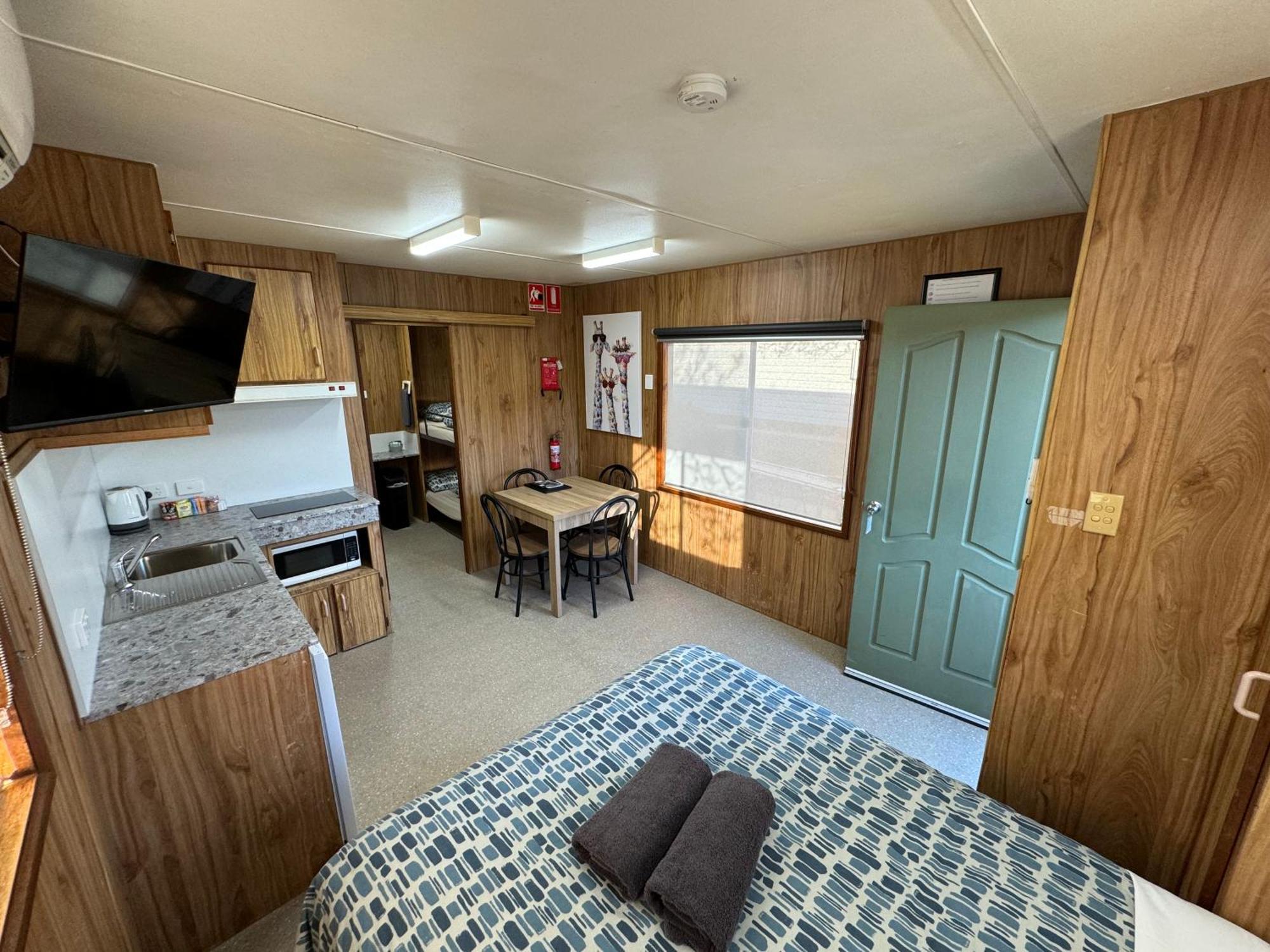 Acacia Caravan Park & Holiday Units Арарат Экстерьер фото