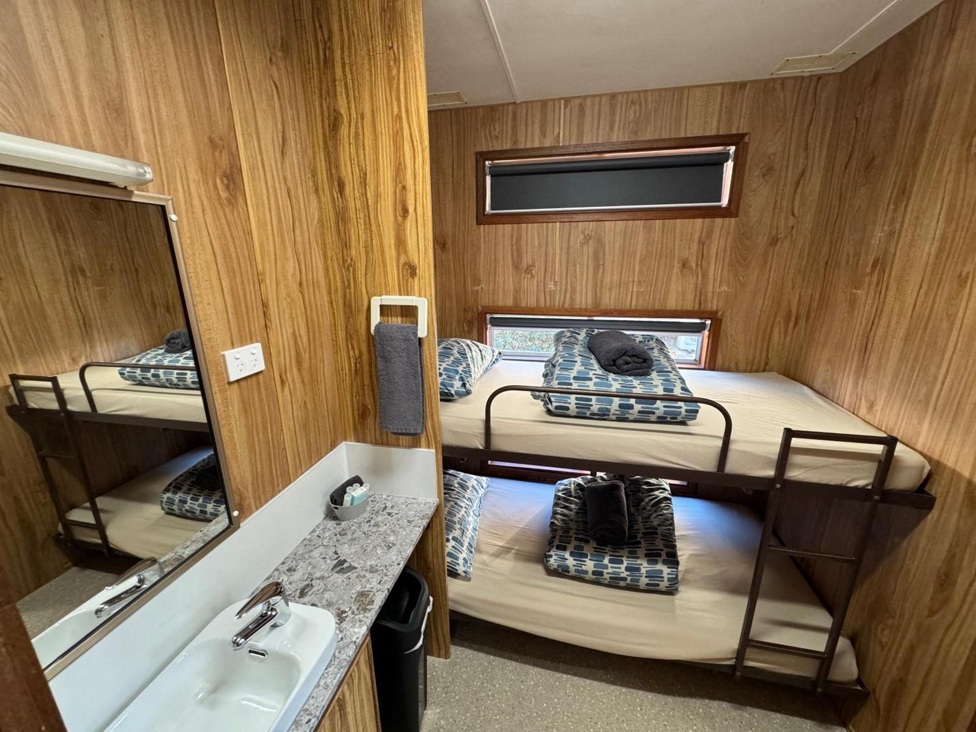 Acacia Caravan Park & Holiday Units Арарат Экстерьер фото